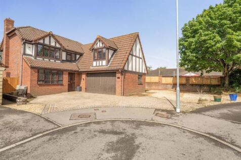Double Garage/Driveway