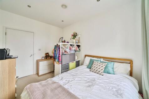 3 bed, 2 bath Flat in London - Photo 14