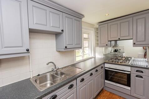 Hartley Wintney, Hook, RG27 8 photo 3