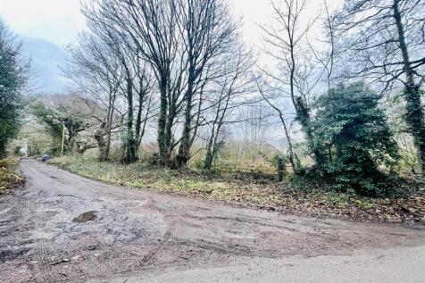 Corner of Foxwist Green and the private road