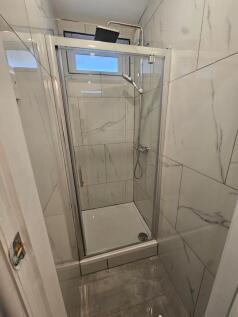 En suite shower