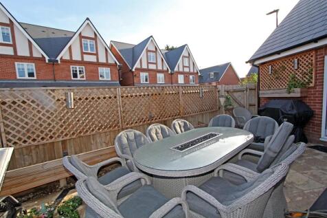 IMG_9374 garden dining.jpg
