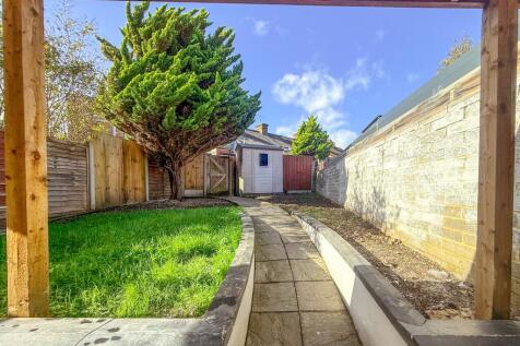 Saint Albans Road, Watford, WD24 photo 2