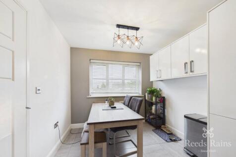 Lady Royd Close, Bradford, West Yorkshire, BD8 photo 4