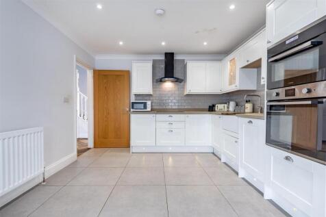 1a, Bumbles Green (5).jpg