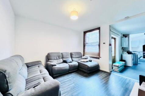 6-bed semi-detached on Balfour Road, Lenton, £3,120/mo
