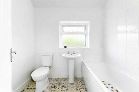 BLETCHINGLEY CLOSE (5).jpg