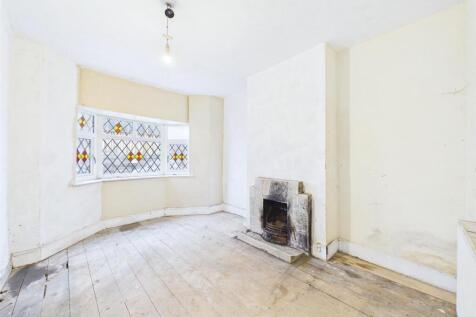 2 - Three bedroom house in St George.jpg