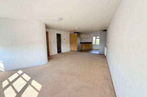 George V Avenue, Worthing, BN11 photo 3