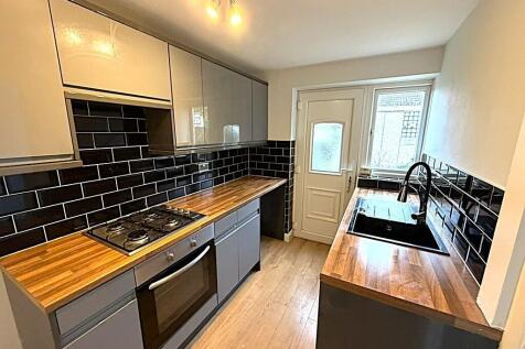 Kitchen 2nd.jpg