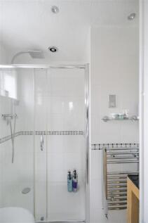 Bedroom 1 en-suite.jpg