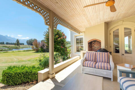 OUTSIDE STOEP, BRAAI AREA