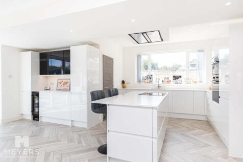 Clowes Avenue, Bournemouth, BH6 4 photo 3