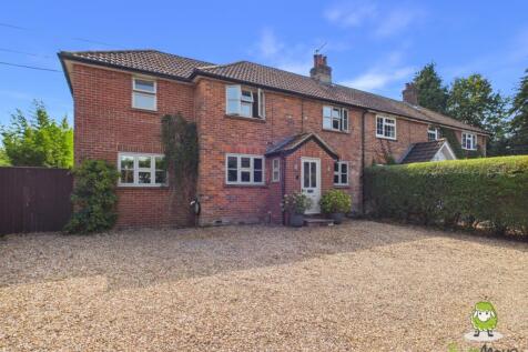 EweMove Estate Agents Basingstoke - 2 Olivers Cott