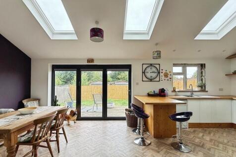 Kitchen/family ro...