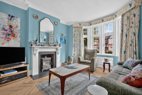 FOR SALE - Grantham Road, W4