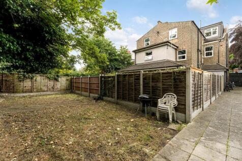 Carisbrooke Road, E17