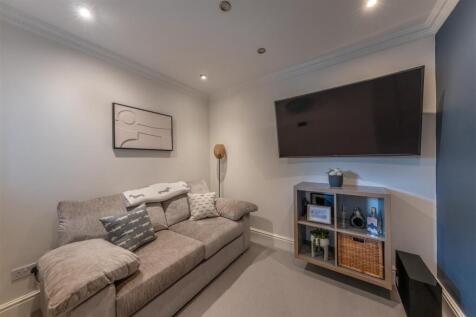 18 Royal Garden-036.jpg