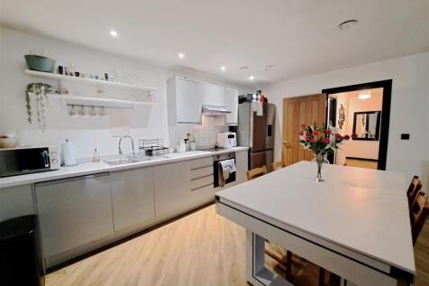 Open Plan Living Room/Kitchen