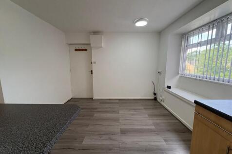 Chalner Close, Morley, LS27 photo 4