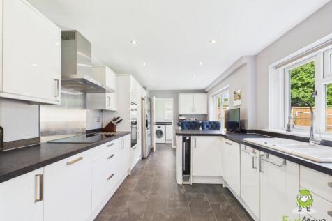 CAM03778G0-PR0233-STILL008