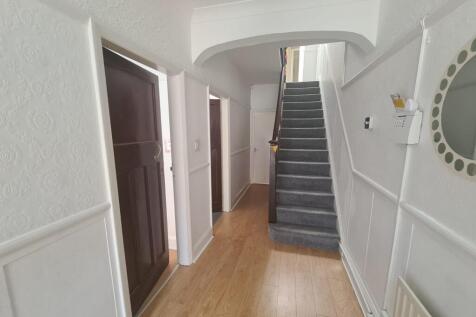 Estcourt Avenue, Headingley, Leeds photo 3