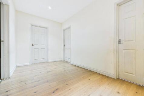 High Street, Middlesex photo 3