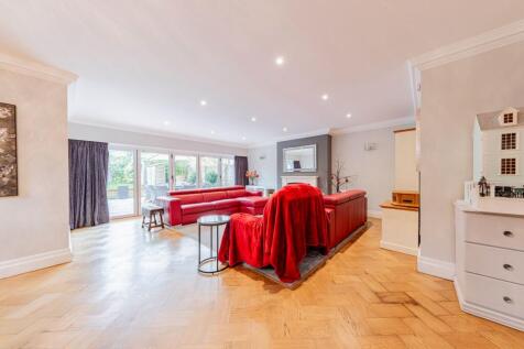 Living/Dining Room (1)