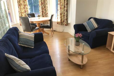 £136 pppw inc 3 bills - 295 Upper Brook Street, Manchester, Greater Manchester, M13 photo 2