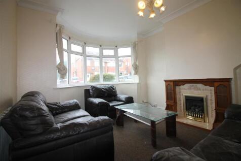 12EM- Living Room.JPG