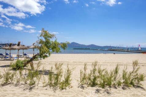 BLOCK OF APARTMENTS AND COMMERCIAL PREMISES IN PUERTO POLLENSA