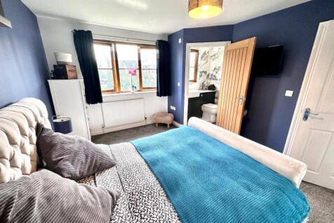 ADDITIONAL INTERNAL PHOTOS