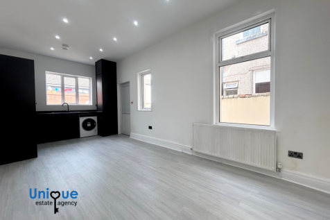 St. Pauls Road, Blackpool, Lancashire, FY1 photo 5
