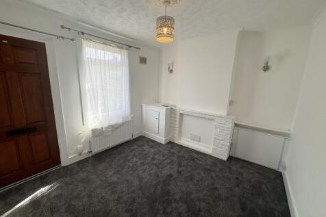 Broadway Avenue, HARLOW photo 3