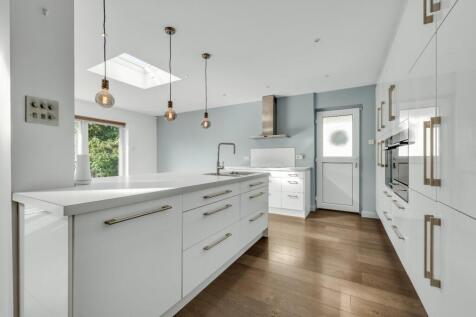 Mayfield Road, Hersham, Walton-on-Thames, Surrey, KT12 photo 5
