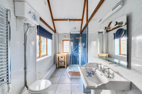 1343975-3-68b9666...