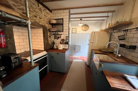19 Ferndale Kitchen.jpeg