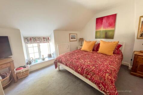 14 Church St Isham-08.jpg