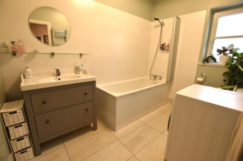 Bathroom.JPG