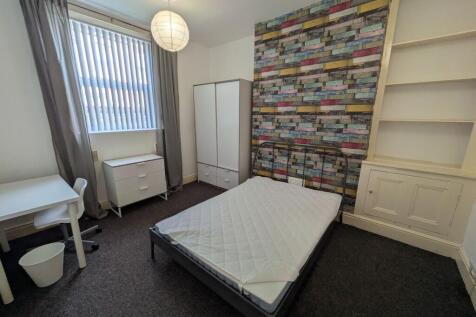 4 bed - Barrington Road photo 5