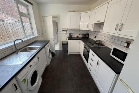Kitchen 1.jpg