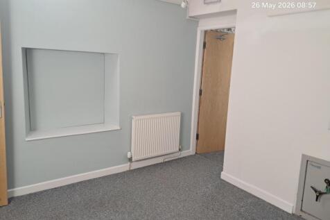 Retail Property (high street) to rent Image 6