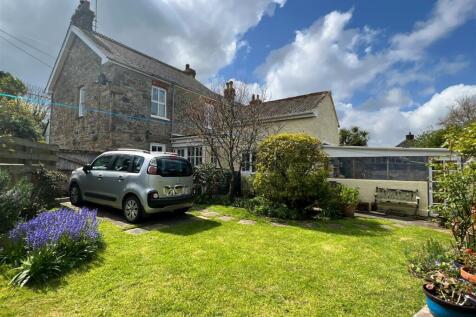 Garden &amp; Parking &amp; Outbuildings