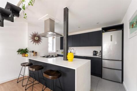Menai Place, E3