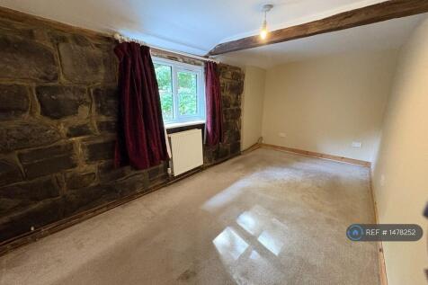 Double Bedroom With Space For Desk And Wardrobe