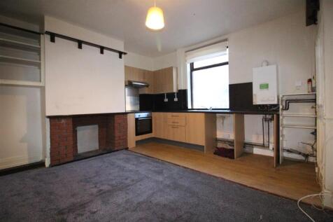LOUNGE WITH KITCHEN AREA