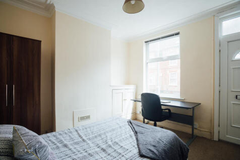 3-bed house on Station Street, Loughborough, £1,560/mo