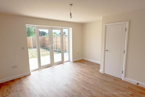 25 Stanton Close Desborough-14.jpg