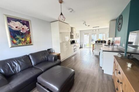 Open Plan Dining Kitchen &amp; Family Room