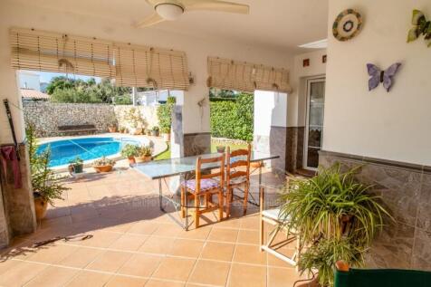 Country house with pool in Trebaluger